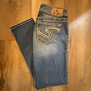 WOMEN'S SILVER JEANS NATSUKI CAPRI- SIZE 28